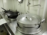 厨房で使われる大きな鍋